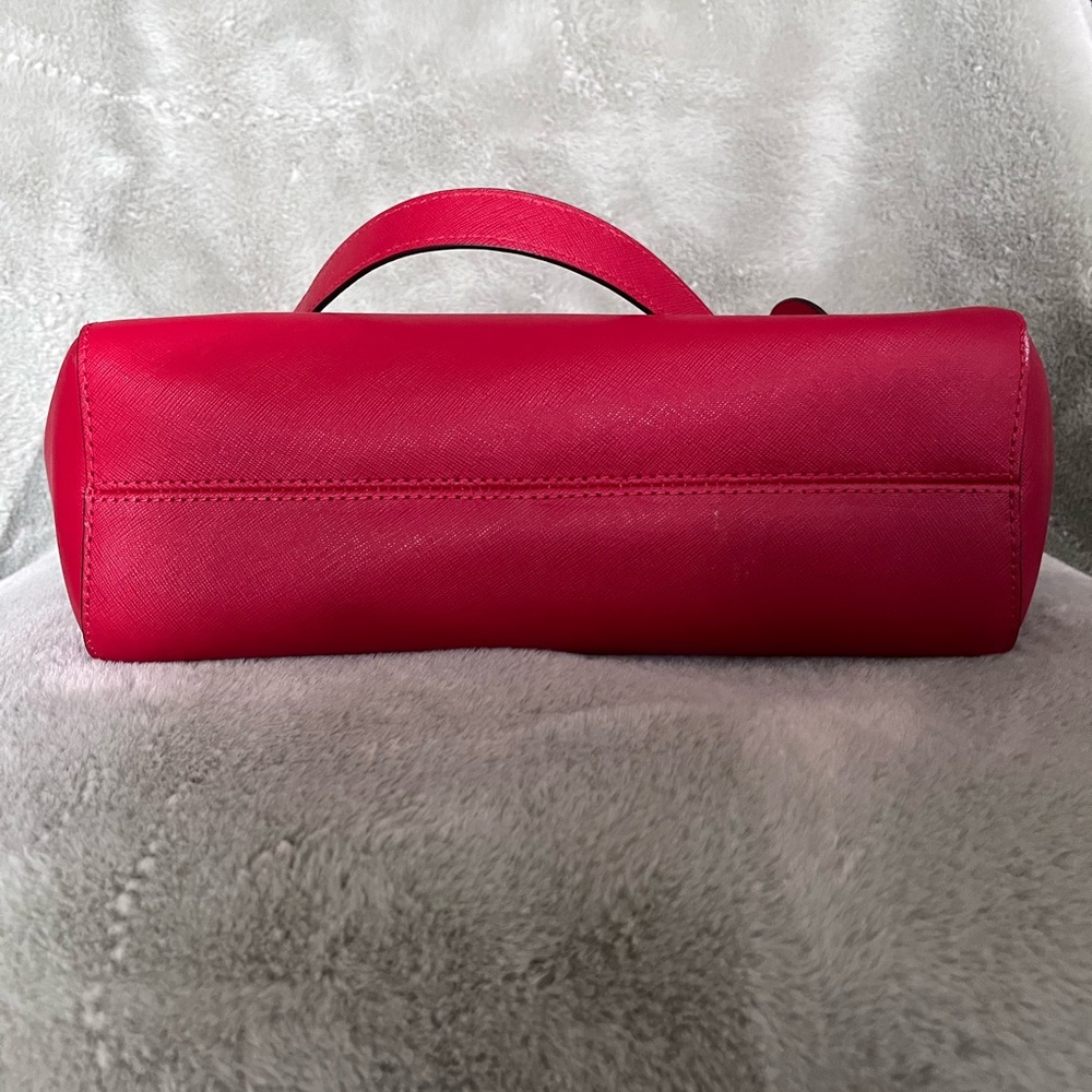 Michael Kors Red Saffiano Leather Shoulder Bag with Gold Chain - Picture 6 of 12